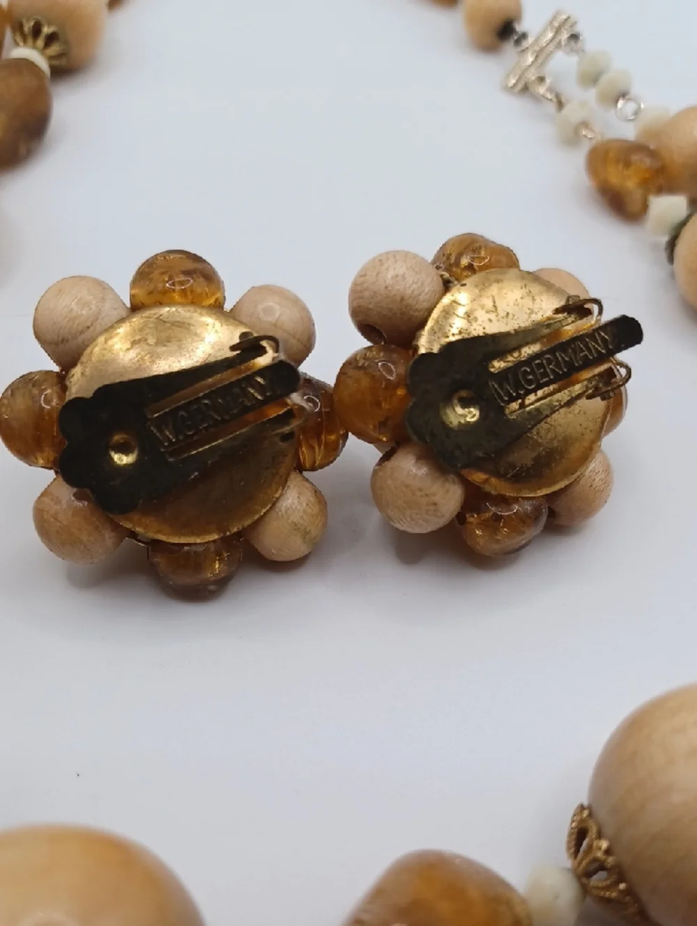 West Germany 1950s Wood and Lucite Beaded Necklace And Matching Earrings - Picture 5 of 8